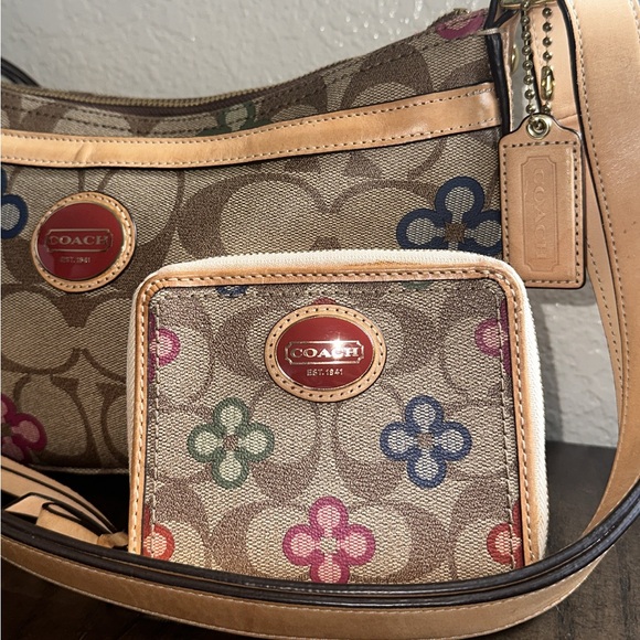 COACH Peyton Signature Clover Hobo Bag 22223 With Matching Wallet - Picture 3 of 15